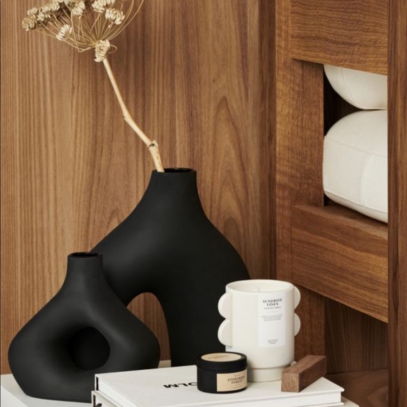 BLOGGER FAVORITE 🔥 H&M Large Black Stonewa… - Picture 4 of 5